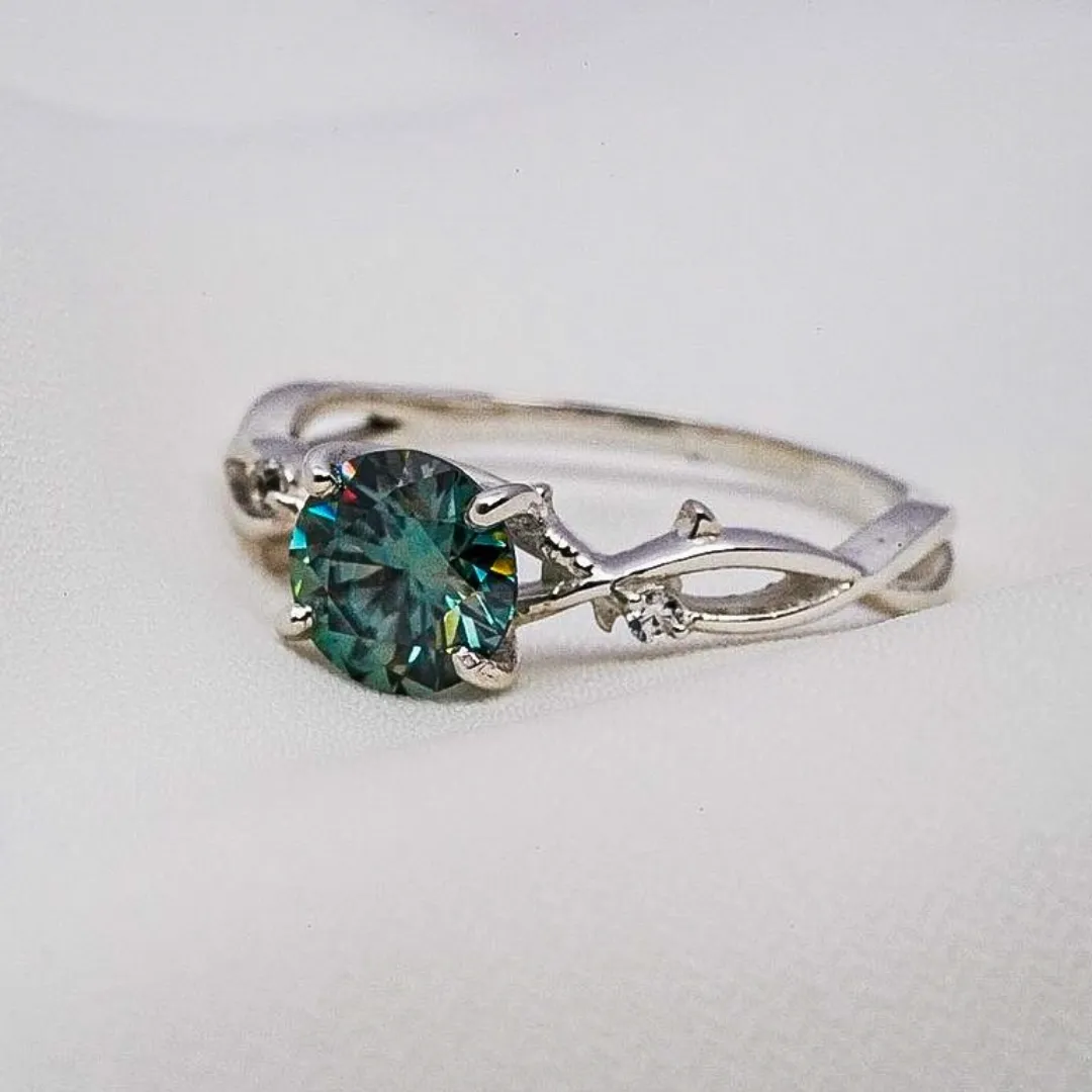 /public/photos/live/Dark Green Round Cut Moissanite Engagement Ring 501 (1).webp
